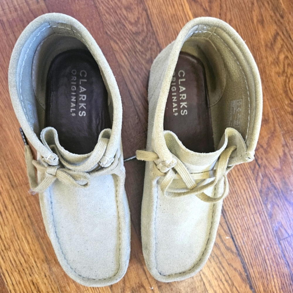 Clark's Wallabies women's size 10